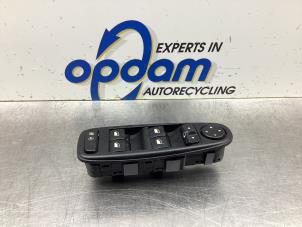 Gebruikte Elektrisch Raam Schakelaar Citroen C4 Grand Picasso (UA) 1.8 16V Prijs € 68,00 Margeregeling aangeboden door Gebr Opdam B.V.