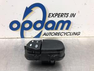 Gebruikte Raam schakelaar elektrisch Ford Focus 1 1.6 16V Prijs € 36,00 Margeregeling aangeboden door Gebr Opdam B.V.