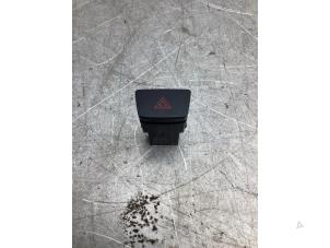 Gebruikte Alarmlicht Schakelaar Ford Puma 1.0 Ti-VCT EcoBoost mHEV 12V Prijs € 10,00 Margeregeling aangeboden door Gebr Opdam B.V.