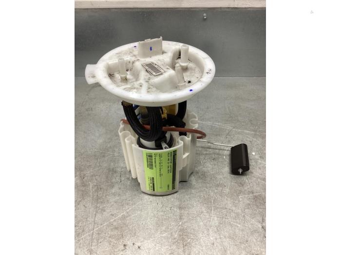 Gebruikte Tank element Pomp Volvo V40 (MV) 2.0 D4 16V Prijs € 75,00 Margeregeling aangeboden door Gebr Opdam B.V.