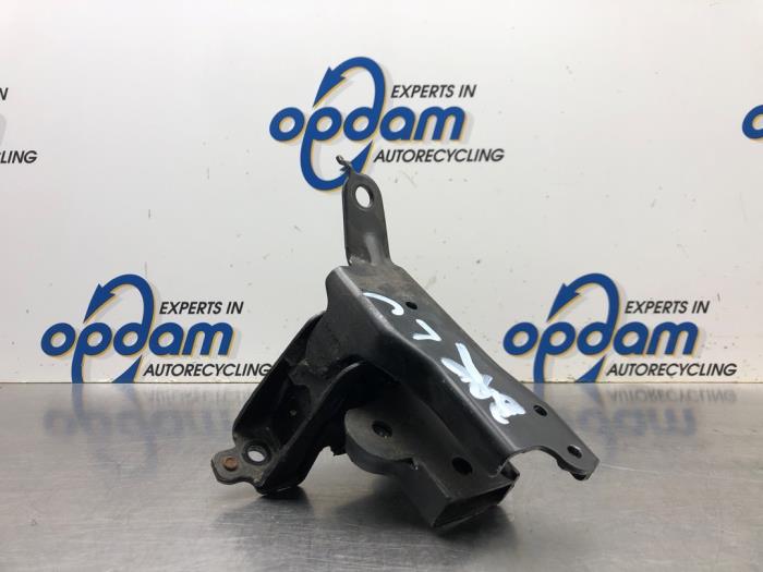 Gebruikte Versnellingsbak Steun Toyota Aygo (B40) 1.0 12V VVT-i Prijs € 32,00 Margeregeling aangeboden door Gebr Opdam B.V.