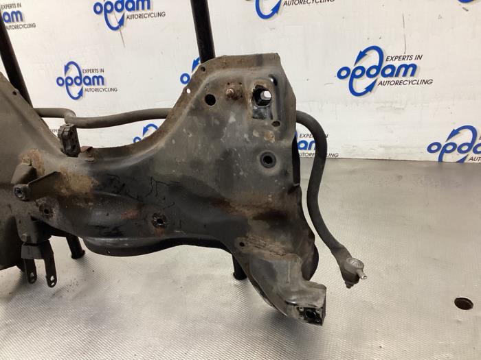 Subframe van een Peugeot 206+ (2L/M) 1.4 XS 2011