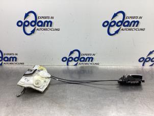 Gebruikte Slotmechaniek Portier 4Deurs rechts-voor Suzuki Swift (ZA/ZC/ZD1/2/3/9) 1.3 VVT 16V Prijs € 54,00 Margeregeling aangeboden door Gebr Opdam B.V.