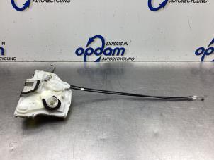 Gebruikte Slotmechaniek Portier 4Deurs rechts-voor Suzuki Swift (ZA/ZC/ZD1/2/3/9) 1.3 VVT 16V Prijs € 54,00 Margeregeling aangeboden door Gebr Opdam B.V.