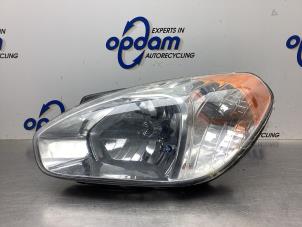 Gebruikte Linker Koplamp Hyundai Accent 1.4i 16V Prijs € 54,00 Margeregeling aangeboden door Gebr Opdam B.V.