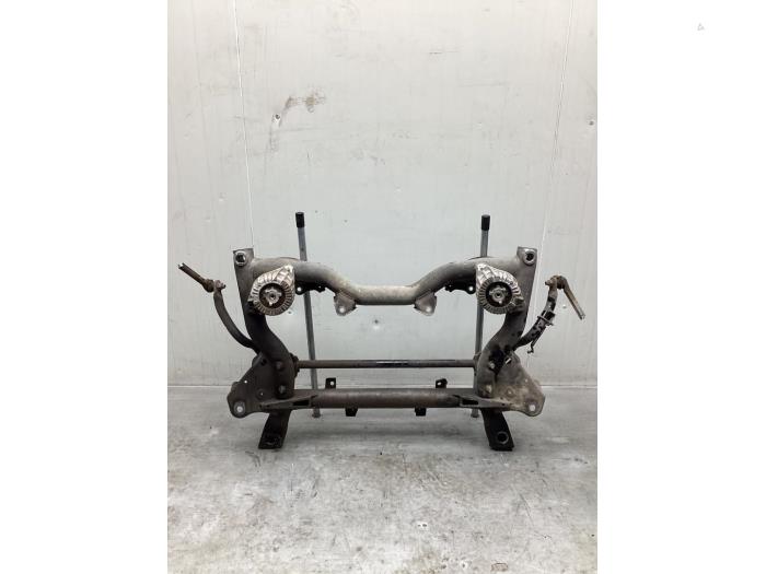 Gebruikte Subframe Mercedes E (C207) E-350 CDI V6 24V Prijs € 200,00 Margeregeling aangeboden door Gebr Opdam B.V.