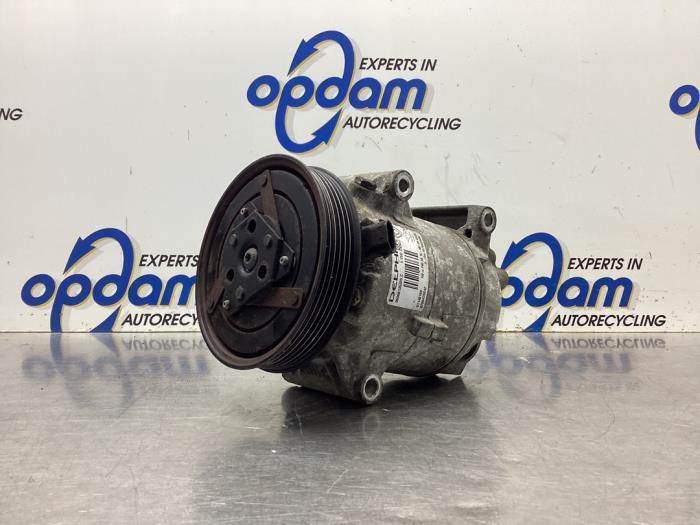 Gebruikte Pomp Airco Renault Megane II CC (EM) 1.6 16V Prijs € 75,00 Margeregeling aangeboden door Gebr Opdam B.V.