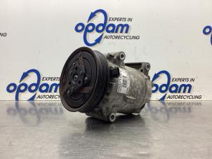 Gebruikte Pomp Airco Renault Megane II CC (EM) 1.6 16V Prijs € 75,00 Margeregeling aangeboden door Gebr Opdam B.V.