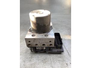 Gebruikte ABS Pomp Mercedes E (C207) E-350 CDI V6 24V Prijs € 150,00 Margeregeling aangeboden door Gebr Opdam B.V.