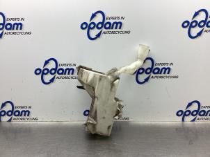 Gebruikte Ruitensproeiertank voor Peugeot 407 SW (6E) 2.0 16V Prijs € 30,00 Margeregeling aangeboden door Gebr Opdam B.V.