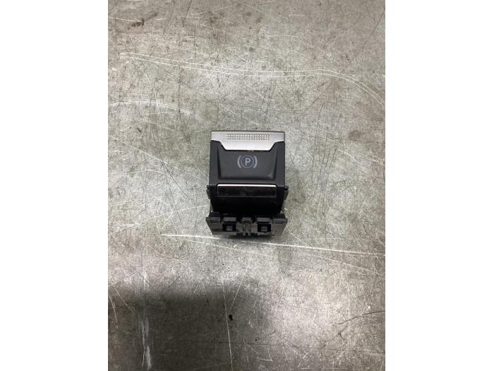 Gebruikte Handrem schakelaar Peugeot 3008 II (M4/MC/MJ/MR) 1.2 12V e-THP PureTech 130 Prijs € 20,00 Margeregeling aangeboden door Gebr Opdam B.V.