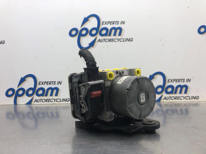 Gebruikte ABS Pomp Volkswagen Golf VII (AUA) 1.6 TDI BMT 16V Prijs € 158,00 Margeregeling aangeboden door Gebr Opdam B.V.