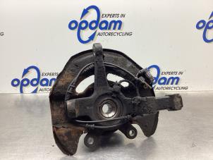 Gebruikte Fusee rechts-voor Mercedes A (W169) 2.0 A-200 5-Drs. Prijs € 68,00 Margeregeling aangeboden door Gebr Opdam B.V.