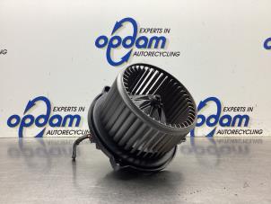 Gebruikte Kachel Ventilatiemotor Kia Rio III (UB) 1.2 CVVT 16V Prijs € 45,00 Margeregeling aangeboden door Gebr Opdam B.V.