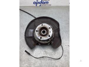 Gebruikte Fusee links-achter BMW 3 serie Touring (F31) 320d 2.0 16V Prijs € 75,00 Margeregeling aangeboden door Gebr Opdam B.V.