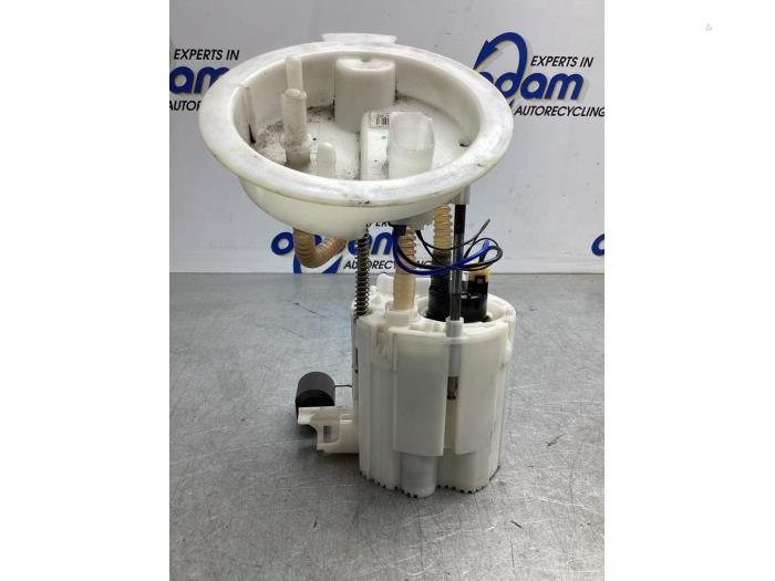 Gebruikte Tank element Pomp BMW 3 serie Touring (F31) 320d 2.0 16V Prijs € 40,00 Margeregeling aangeboden door Gebr Opdam B.V.
