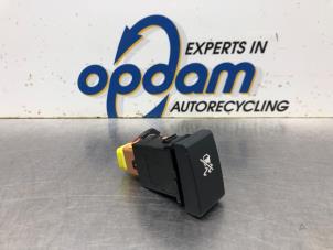 Gebruikte Schakelaar ESP Hyundai i30 Crosswagon (WWH) 1.4 CVVT 16V Prijs € 22,00 Margeregeling aangeboden door Gebr Opdam B.V.