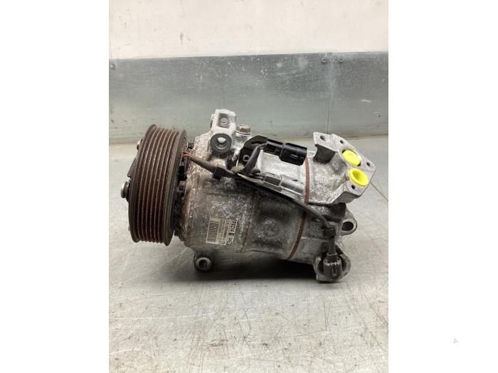 Gebruikte Aircopomp Renault Megane IV Estate (RFBK) 1.6 Energy dCi 130 Prijs € 100,00 Margeregeling aangeboden door Gebr Opdam B.V.