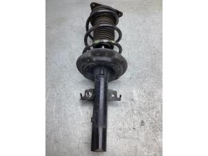 Gebruikte Mac Phersonpoot links-voor Renault Megane IV Estate (RFBK) 1.6 Energy dCi 130 Prijs € 75,00 Margeregeling aangeboden door Gebr Opdam B.V.