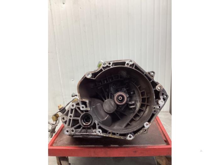 Versnellingsbak van een Opel Corsa D 1.2 16V 2009
