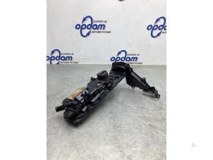 Gebruikte Kleppendeksel Ford Focus 3 Wagon 1.5 TDCi Prijs € 35,00 Margeregeling aangeboden door Gebr Opdam B.V.