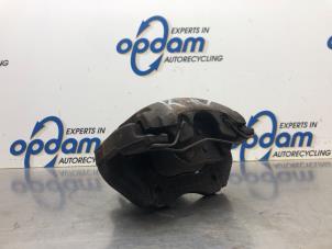 Gebruikte Remklauw (Tang) rechts-voor Volvo C30 (EK/MK) 1.6 D 16V Prijs € 45,00 Margeregeling aangeboden door Gebr Opdam B.V.