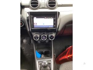 Gebruikte Display Multi Media regelunit Suzuki Swift (ZC/ZD) 1.0 Booster Jet Turbo 12V SHVS Prijs € 450,00 Margeregeling aangeboden door Gebr Opdam B.V.