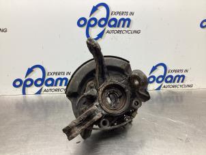 Gebruikte Asschenkel rechts-voor Daihatsu Sirion 2 (M3) 1.0 12V DVVT Prijs € 45,00 Margeregeling aangeboden door Gebr Opdam B.V.