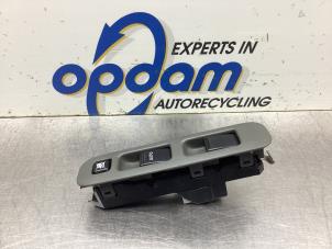 Gebruikte Raam schakelaar elektrisch Suzuki Alto (RF410) 1.1 16V Prijs € 36,00 Margeregeling aangeboden door Gebr Opdam B.V.