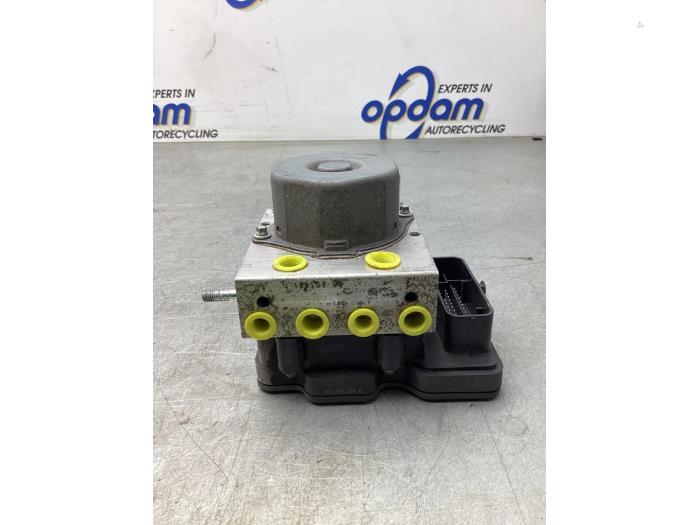 Gebruikte ABS Pomp Dacia Sandero II 0.9 TCE 12V Prijs € 125,00 Margeregeling aangeboden door Gebr Opdam B.V.