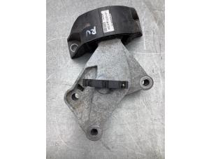 Gebruikte Motorsteun Dacia Sandero II 0.9 TCE 12V Prijs € 30,00 Margeregeling aangeboden door Gebr Opdam B.V.