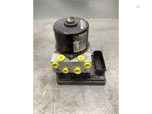 Gebruikte ABS Pomp Opel Astra J Sports Tourer (PD8/PE8/PF8) 1.7 CDTi 16V Prijs € 200,00 Margeregeling aangeboden door Gebr Opdam B.V.