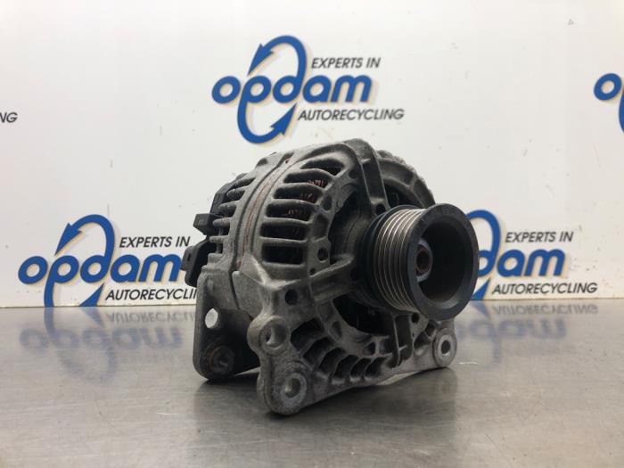 Gebruikte Dynamo Volkswagen Golf IV Variant (1J5) 1.6 16V Prijs € 68,00 Margeregeling aangeboden door Gebr Opdam B.V.