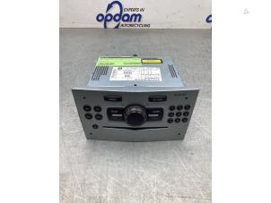Gebruikte Radio CD Speler Opel Corsa D 1.4 16V Twinport Prijs € 50,00 Margeregeling aangeboden door Gebr Opdam B.V.