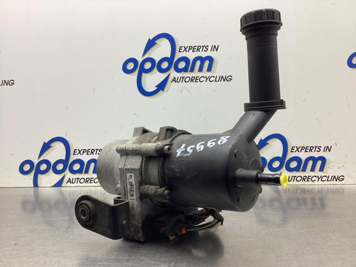 Gebruikte Pomp Servo Citroen C4 Coupé (LA) 1.4 16V Prijs € 100,00 Margeregeling aangeboden door Gebr Opdam B.V.