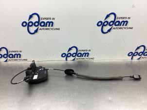 Gebruikte Deurslot Mechaniek 4Deurs links-voor Renault Captur (2R) 0.9 Energy TCE 12V Prijs € 54,00 Margeregeling aangeboden door Gebr Opdam B.V.