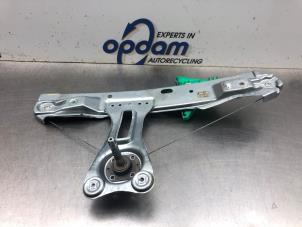 Gebruikte Ruitmechaniek 4Deurs rechts-achter Opel Astra J Sports Tourer (PD8/PE8/PF8) 1.4 Turbo 16V Prijs € 32,00 Margeregeling aangeboden door Gebr Opdam B.V.