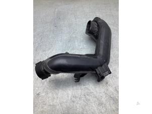 Gebruikte Luchtinlaat slang Volkswagen Polo VI (AW1) 1.0 TSI 12V BlueMotion Prijs € 20,00 Margeregeling aangeboden door Gebr Opdam B.V.