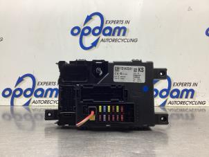 Gebruikte Zekeringkast Opel Corsa D 1.4 16V Twinport Prijs € 32,00 Margeregeling aangeboden door Gebr Opdam B.V.