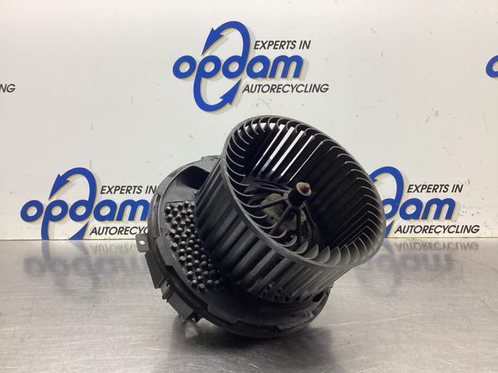 Kachel Ventilatiemotor van een Volkswagen Touran (1T1/T2) 1.9 TDI 105 Euro 3 2006
