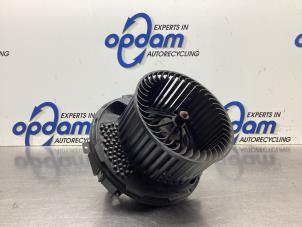 Gebruikte Kachel Ventilatiemotor Volkswagen Touran (1T1/T2) 1.9 TDI 105 Euro 3 Prijs € 90,00 Margeregeling aangeboden door Gebr Opdam B.V.