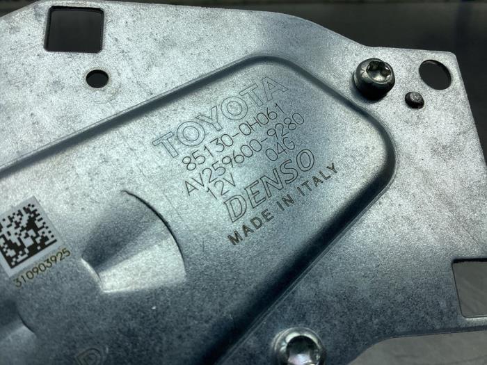 Ruitenwissermotor achter van een Citroen C1 2014