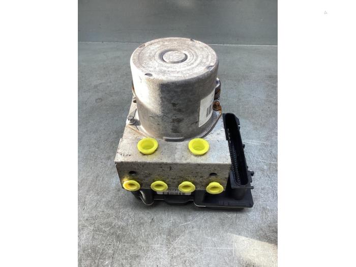 Gebruikte ABS Pomp Honda CR-V (RE/RM) 2.0 16V Prijs € 150,00 Margeregeling aangeboden door Gebr Opdam B.V.