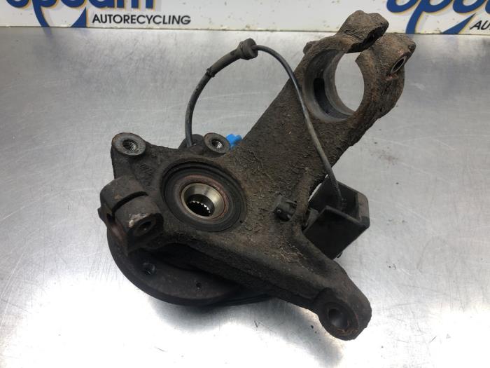 Fusee rechts-voor van een Peugeot 206+ (2L/M) 1.4 XS 2010