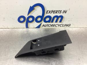 Gebruikte Raam schakelaar elektrisch Opel Astra J Sports Tourer (PD8/PE8/PF8) 1.4 Turbo 16V Prijs € 36,00 Margeregeling aangeboden door Gebr Opdam B.V.