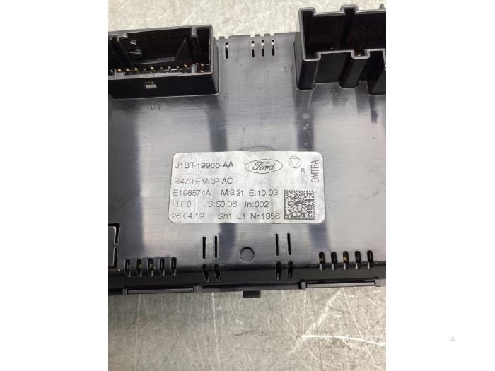 Kachel Bedieningspaneel van een Ford Fiesta 7 1.1 Ti-VCT 12V 85 2019