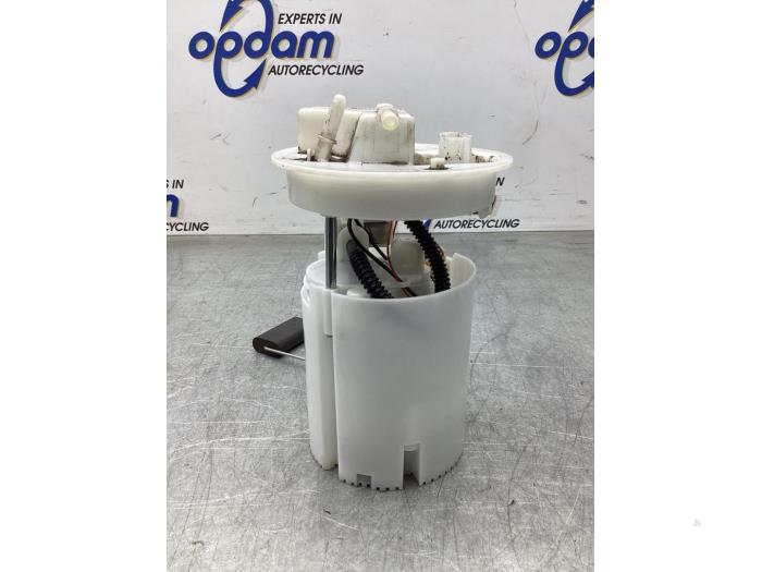 Gebruikte Benzinepomp Ford Fiesta 7 1.1 Ti-VCT 12V 85 Prijs € 75,00 Margeregeling aangeboden door Gebr Opdam B.V.