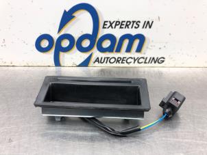 Nieuwe Schakelaar achterklep Porsche Cayenne Prijs € 30,19 Inclusief btw aangeboden door Gebr Opdam B.V.