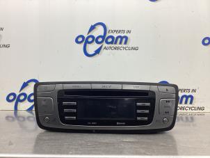Gebruikte Radio CD Speler Peugeot 107 1.0 12V Prijs € 150,00 Margeregeling aangeboden door Gebr Opdam B.V.