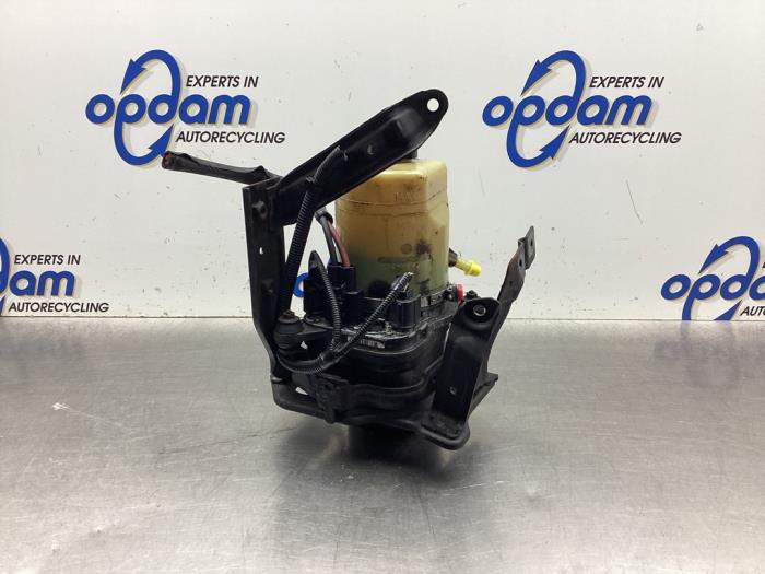 Gebruikte Servopomp Ford Focus C-Max 1.8 16V Prijs € 158,00 Margeregeling aangeboden door Gebr Opdam B.V.